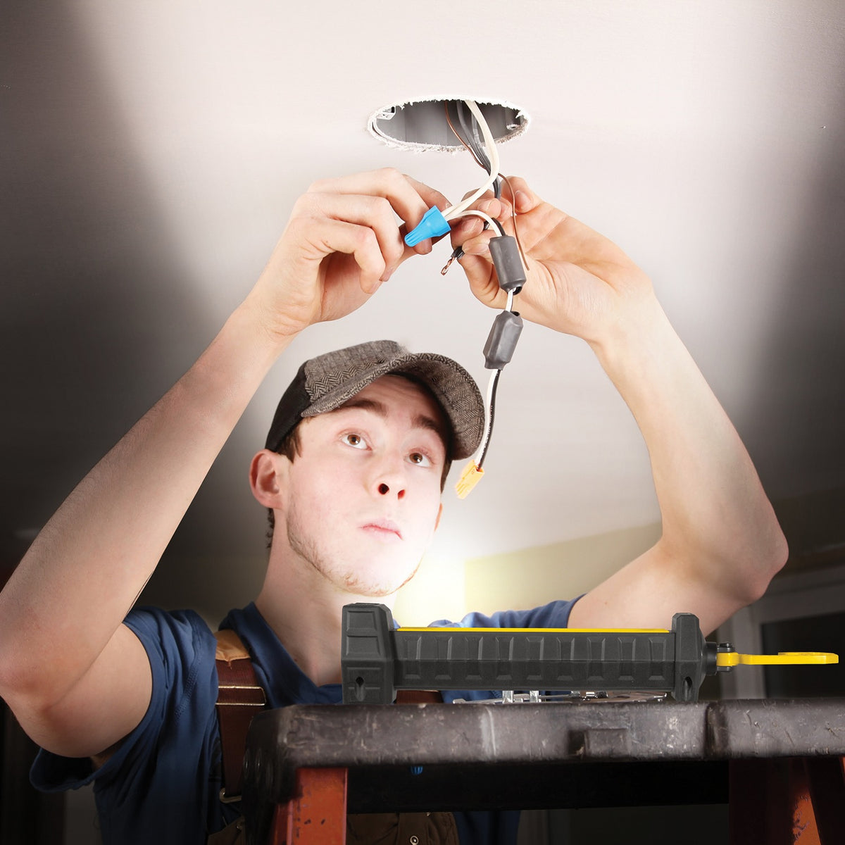 Stanley Bright Bar 650-Lumen LED Work Light - 7