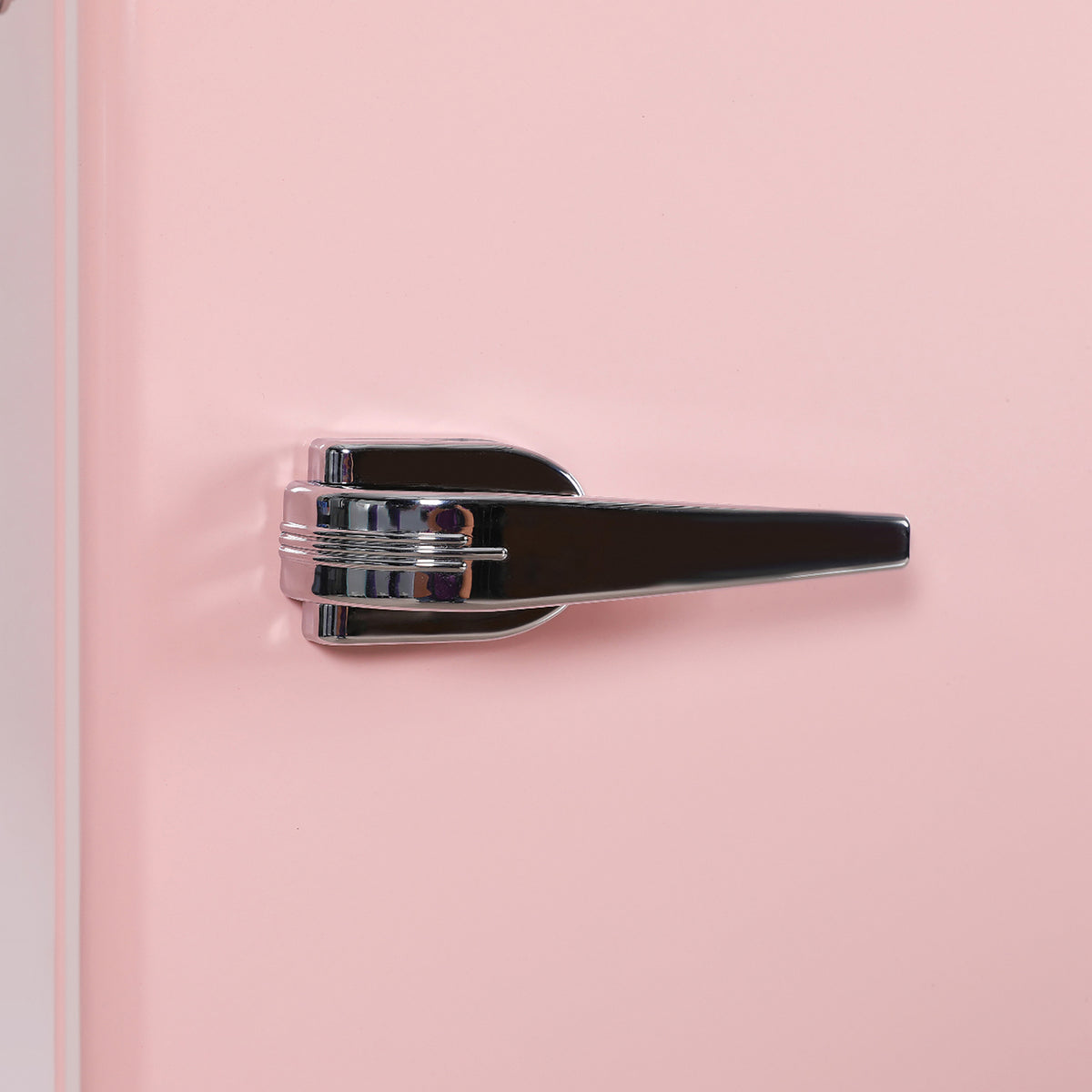 Frigidaire 3.2-Cu.-Ft. 65-Watt Retro Bar Fridge — Pink - 12