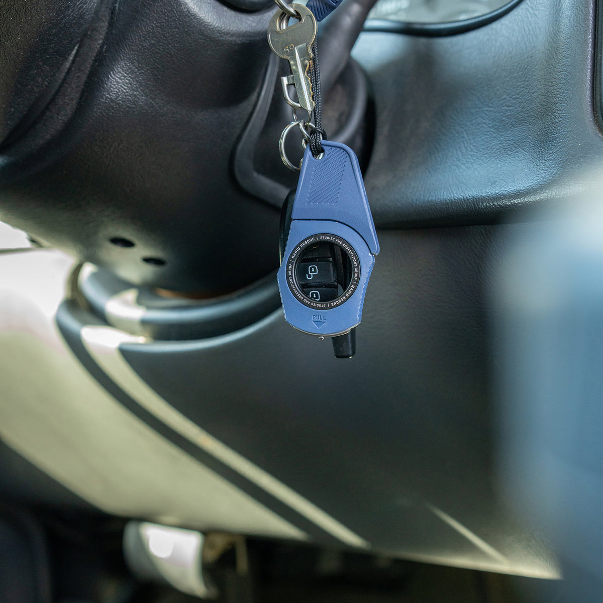SOG Rapid Rescue Pocket Seatbelt Cutter and Glass Breaker - 4