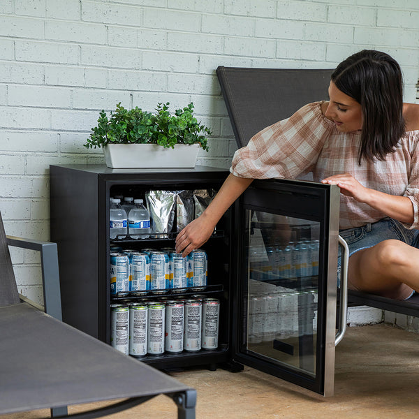 Mininevera de 58 latas Magic Chef para uso comercial en encimera