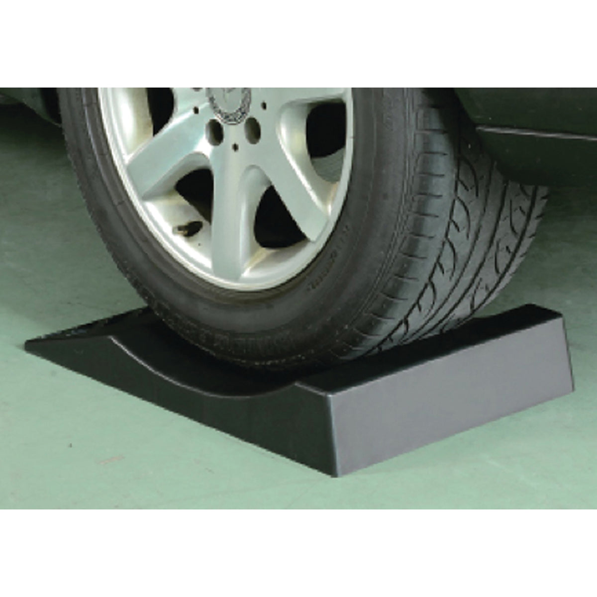 Maxsa Innovations Park Right Flat-Free Tire Ramps - 5